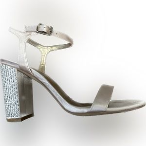 Belle Badgley Mishka